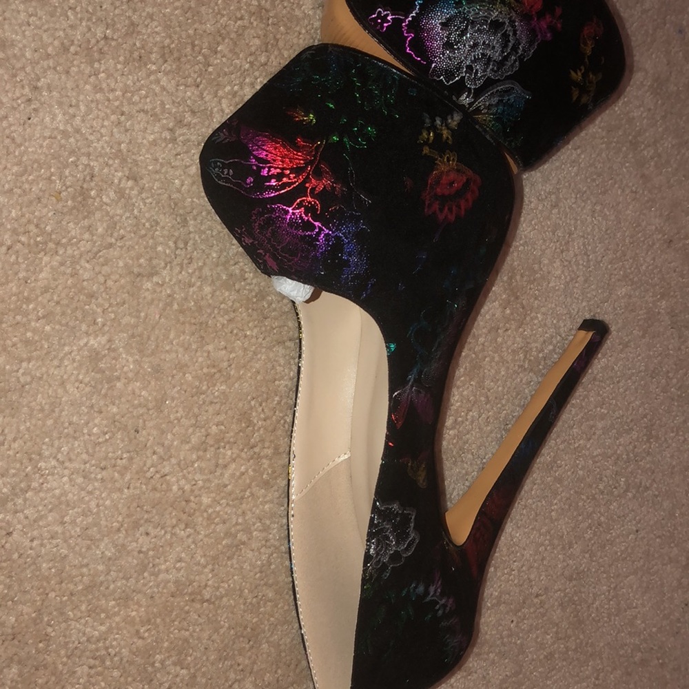 Heels - Picture 6 of 8